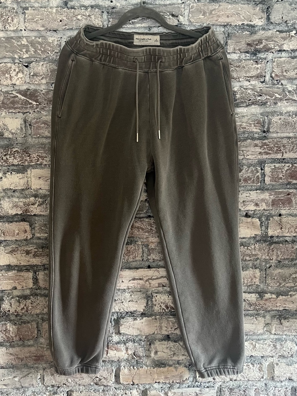 Abercrombie & Fitch Gray Distressed-look Jogger Sweatpants, front pockets Cozy
